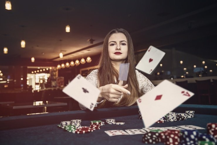 Hand outcome and payout display
